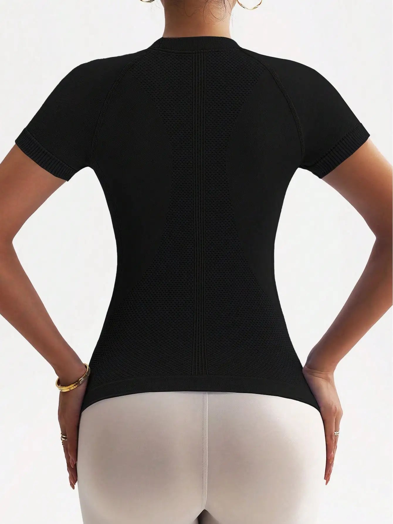 breathable, highly elastic, slimming, suitable for yoga and running.